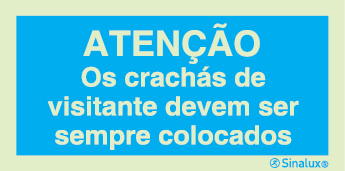 Sinal de informação, atenção os crachás de visitante devem ser sempre colocados