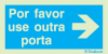 Sinal de informação, por favor use outra porta seta para direita